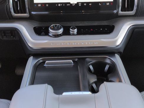 Certified 2025 Ford Expedition Platinum w/ Driver's Package AWD/4WD image 19