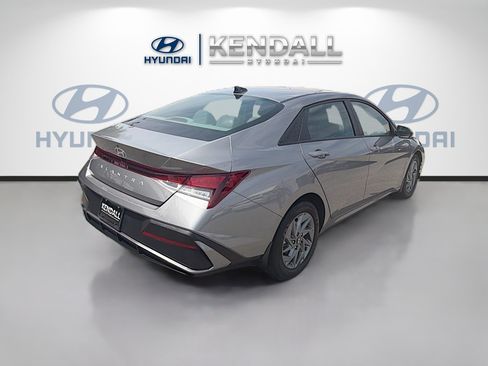 Used 2024 Hyundai Elantra SEL FWD image 6