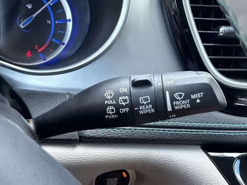 Used 2020 Chrysler Pacifica Limited w/ Advanced Safetytec Group FWD image 26