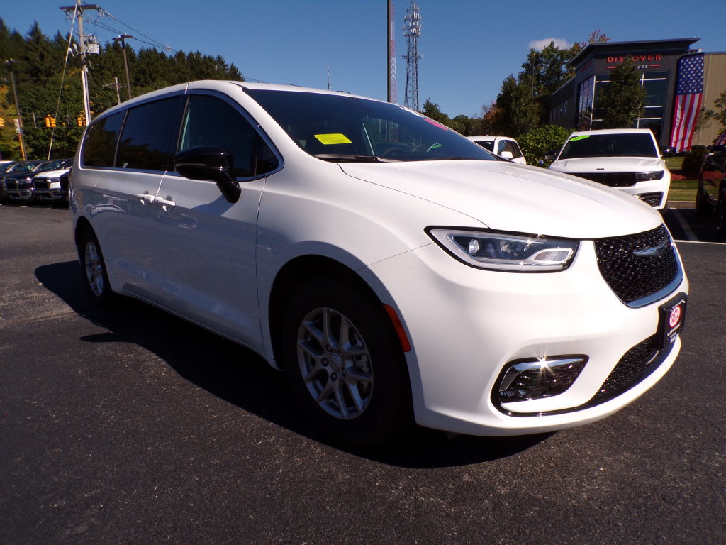New 2026 Chrysler Pacifica Select FWD image 1