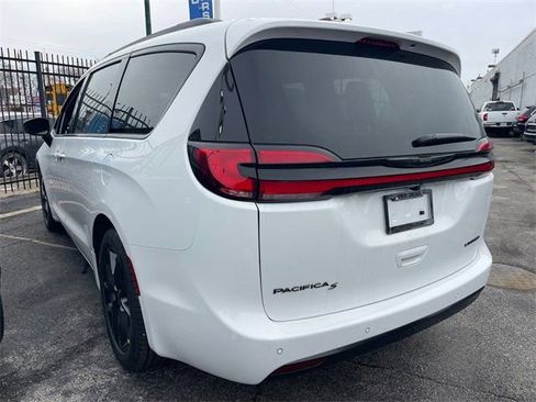 New 2026 Chrysler Pacifica Limited w/ S Appearance Package FWD image 3