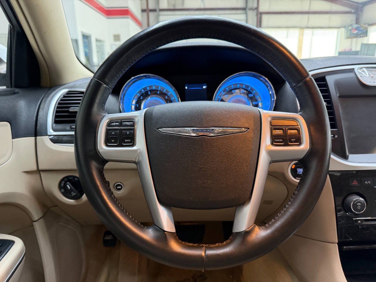 Used 2014 Chrysler 300 w/ Driver Convenience Group RWD image 22