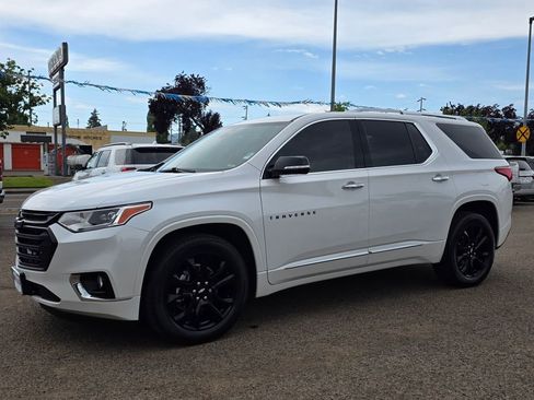 Used 2019 Chevrolet Traverse Premier w/ LPO, Blackout Package AWD/4WD image 1