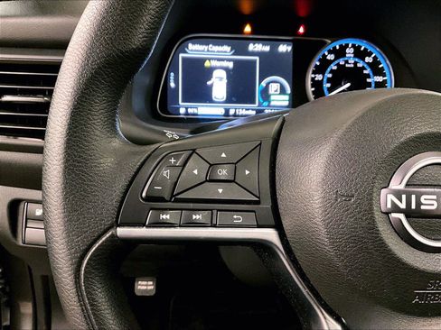 Used 2023 Nissan Leaf S image 17