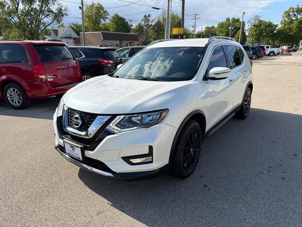 Used 2017 Nissan Rogue SV FWD image 4