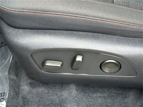 Used 2024 Chevrolet Traverse Z71 image 23