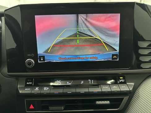 Used 2025 Toyota Camry SE w/ Convenience Package image 14