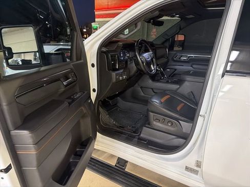 Used 2024 GMC Sierra 2500 AT4 w/ AT4 Premium Plus Package AWD/4WD image 10