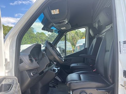 Used 2024 Mercedes-Benz Sprinter 2500 image 34