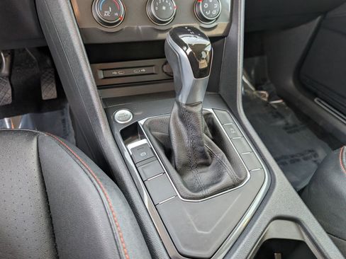 Used 2024 Volkswagen Tiguan SE image 19