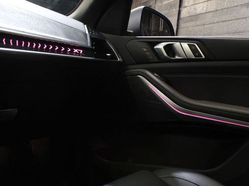 Used 2024 BMW X7 xDrive40i w/ Climate Comfort Package image 83