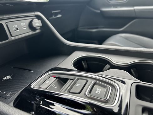 Used 2025 Honda Pilot Touring image 16