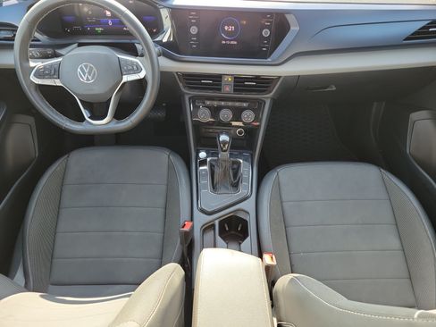 Used 2023 Volkswagen Taos SE FWD image 17