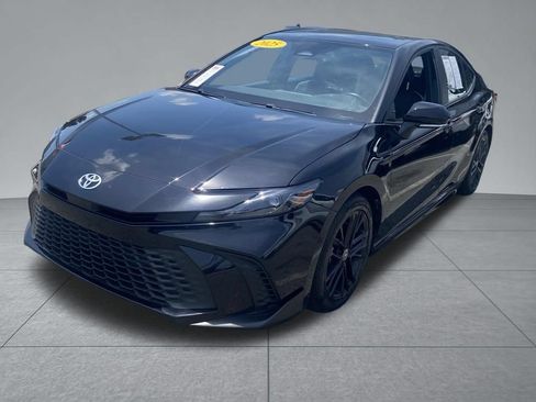 Used 2025 Toyota Camry SE w/ Convenience Package FWD image 2