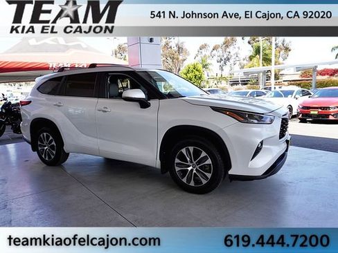 Used 2023 Toyota Highlander XLE FWD image 9