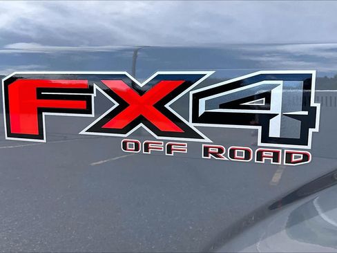 Used 2018 Ford F150 XLT w/ Equipment Group 302A Luxury AWD/4WD image 10