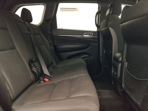 Used 2018 Jeep Grand Cherokee Laredo AWD/4WD image 19