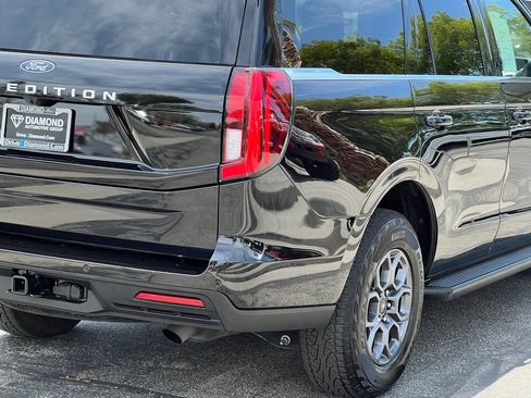 Used 2025 Ford Expedition Active AWD/4WD image 8