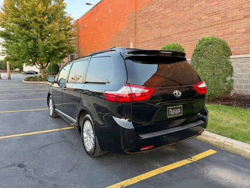 Used 2017 Toyota Sienna XLE w/ XLE Navigation Package FWD image 8