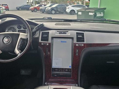 Used 2013 Cadillac Escalade ESV Luxury AWD/4WD image 31