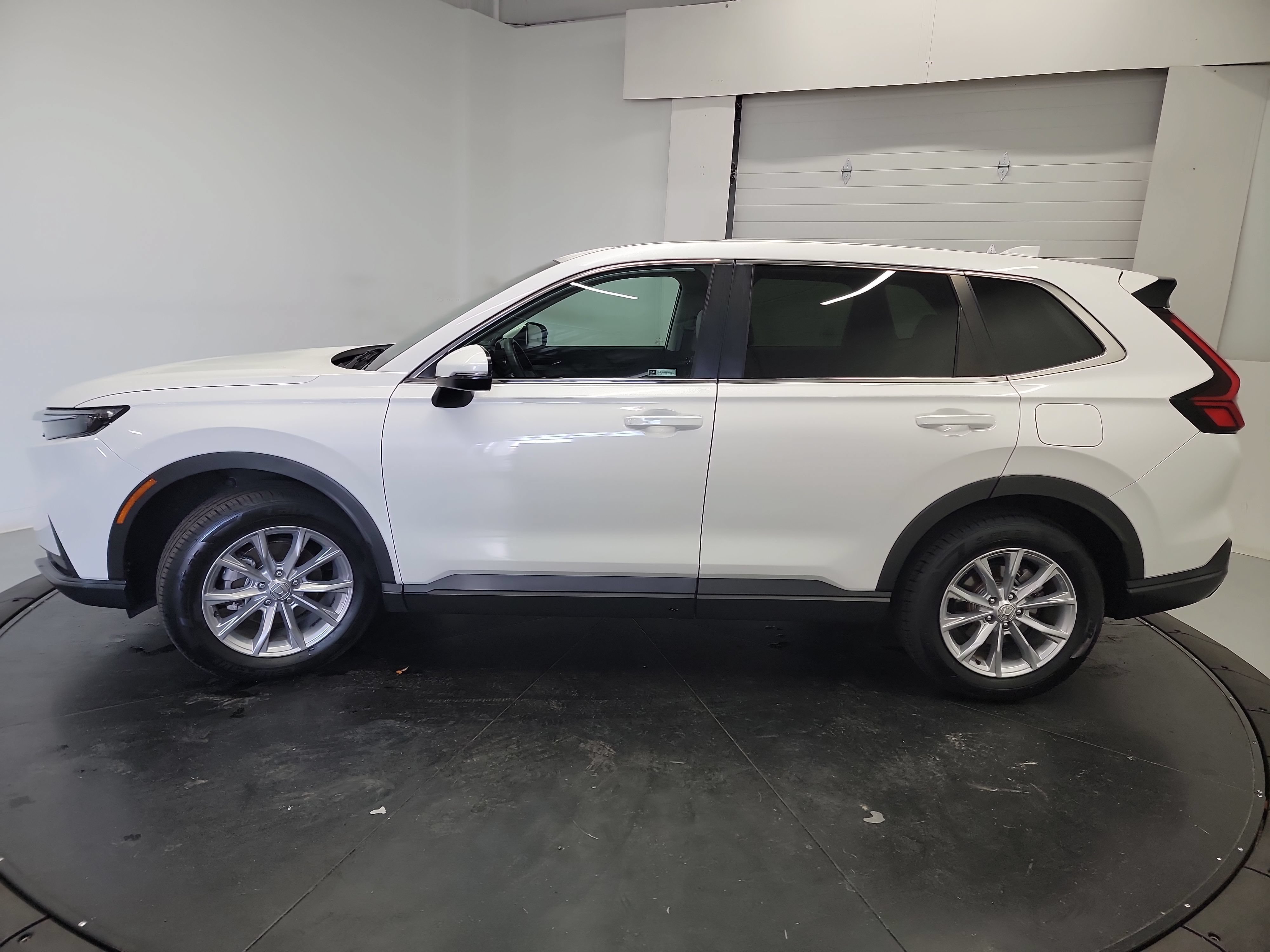 Used 2023 Honda CR-V EX image 5