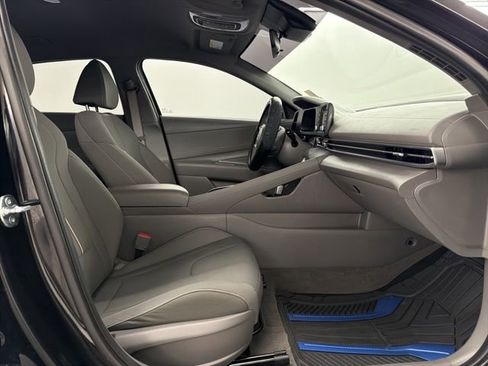 Certified 2025 Hyundai Elantra Sport image 12