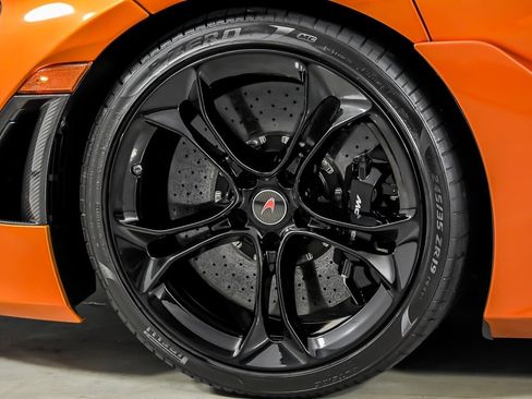 Used 2018 McLaren 720S Performance RWD image 12