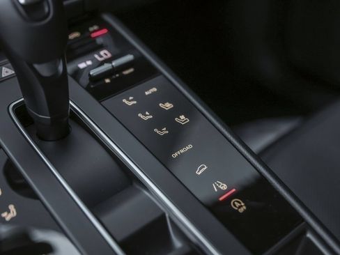 Certified 2026 Porsche Macan AWD/4WD image 29