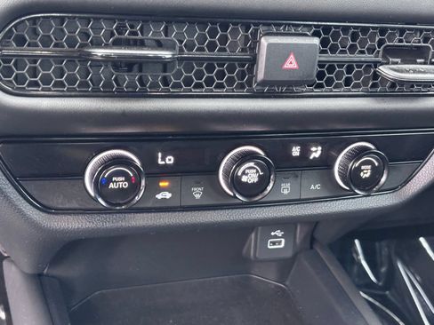 Certified 2024 Honda HR-V LX image 30