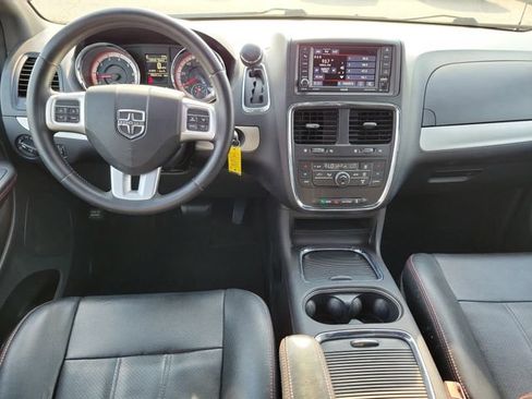 Used 2016 Dodge Grand Caravan R/T FWD image 17