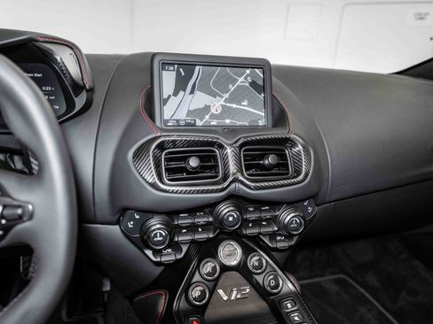 Used 2023 Aston Martin V12 Vantage Roadster image 21