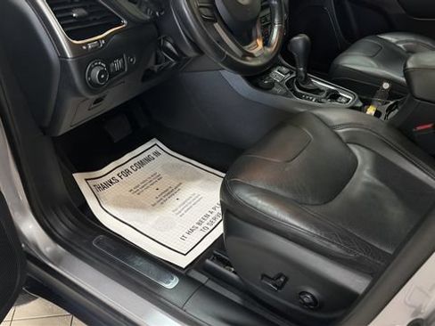 Used 2020 Jeep Cherokee Limited AWD/4WD image 30
