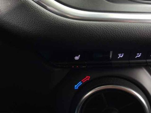 Used 2020 Chevrolet Blazer LT image 28