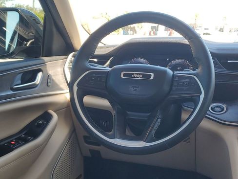 Used 2022 Jeep Grand Cherokee Limited w/ Luxury Tech Group II image 25