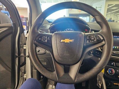 Used 2020 Chevrolet Trax LS w/ Tint and Cruise Package FWD image 10