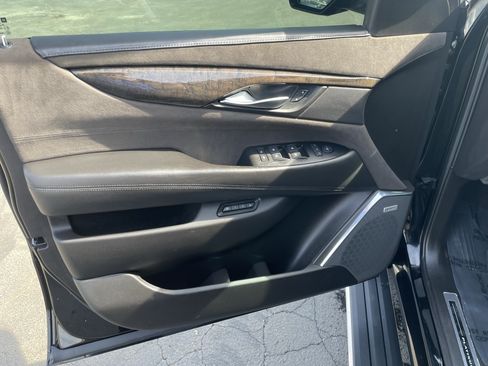 Used 2016 Cadillac Escalade Platinum AWD/4WD image 11