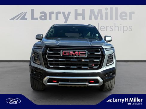 Used 2025 GMC Yukon XL AT4 image 8
