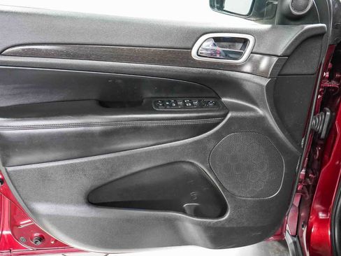 Used 2018 Jeep Grand Cherokee Laredo RWD image 19