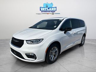 New 2026 Chrysler Pacifica Limited video 1