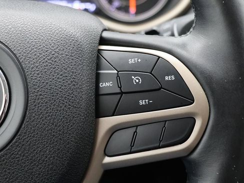 Used 2018 Jeep Cherokee Limited image 19