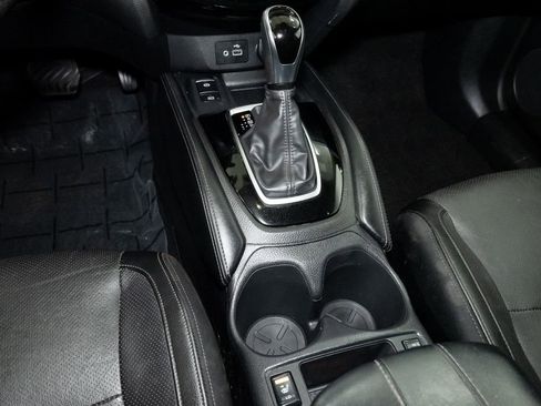 Used 2019 Nissan Rogue SL AWD/4WD image 17