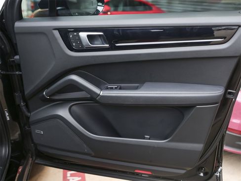 Certified 2023 Porsche Cayenne image 36