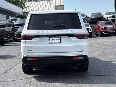 Used 2023 Jeep Wagoneer L Series II RWD image 4