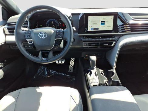 Used 2025 Toyota Camry SE w/ Convenience Package FWD image 13