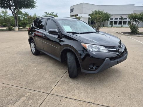 Used 2014 Toyota RAV4 LE FWD image 4