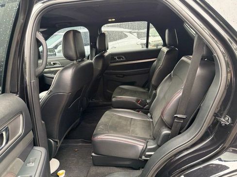 Used 2019 Ford Explorer XLT w/ Equipment Group 202A AWD/4WD image 10