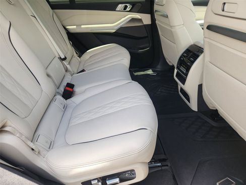 Used 2025 BMW X7 M60i AWD/4WD image 28