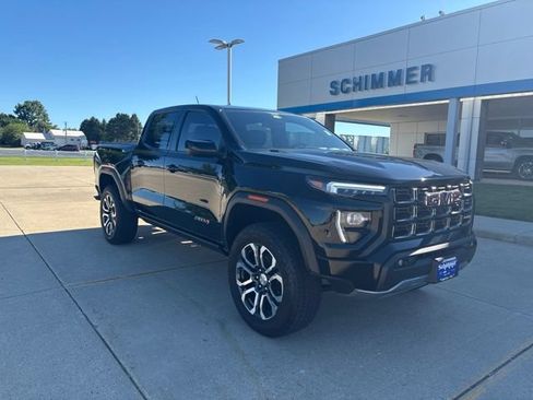 Used 2023 GMC Canyon AT4 w/ AT4 Premium Package AWD/4WD image 3
