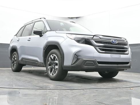 Used 2025 Subaru Forester Premium AWD/4WD image 23