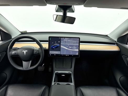 Used 2021 Tesla Model Y Long Range image 17
